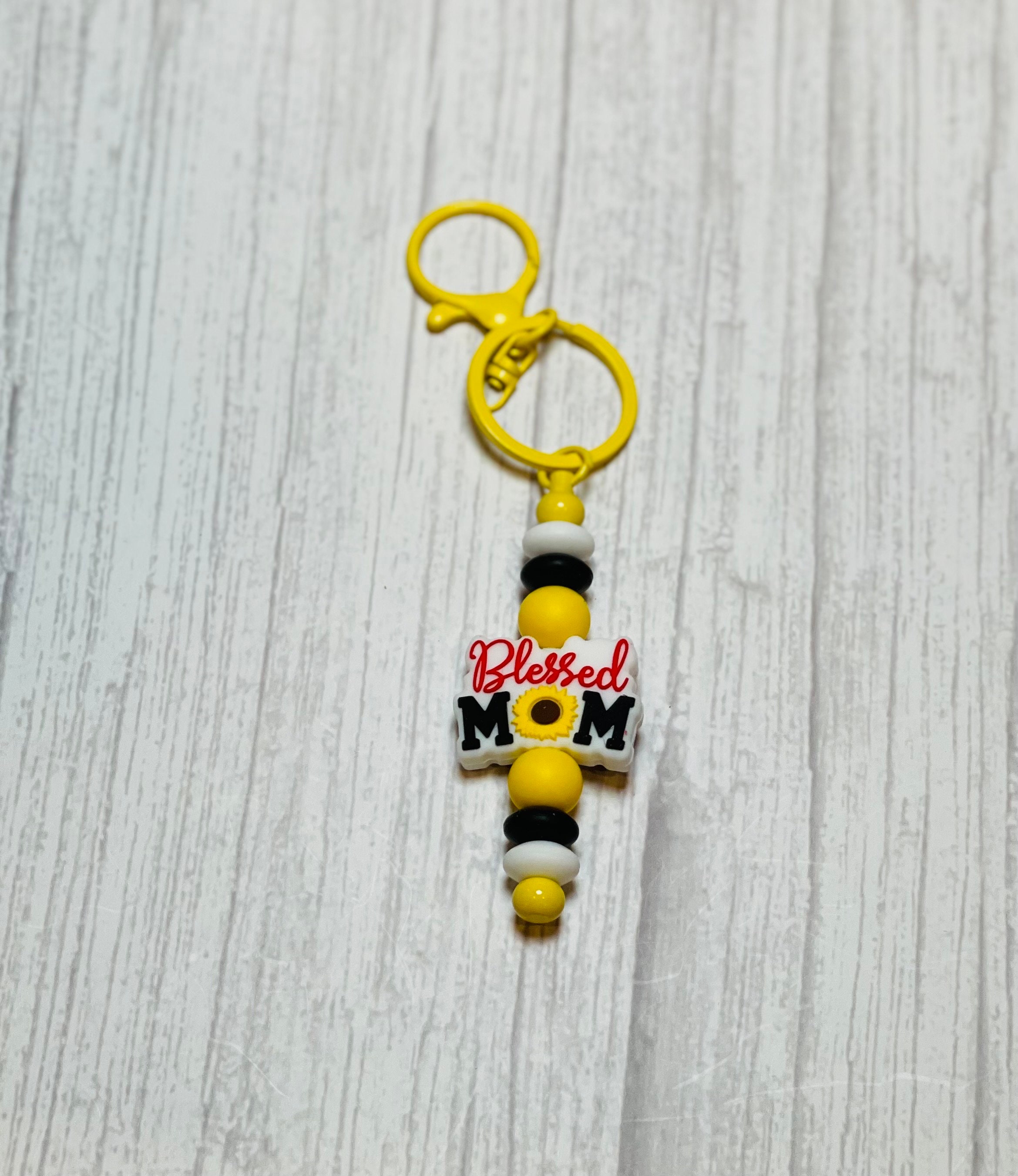 Beaded Keychain with 'Blessed Mom' Charm - Handmade Gift for Moms, Meaningful Accessory - Image 1