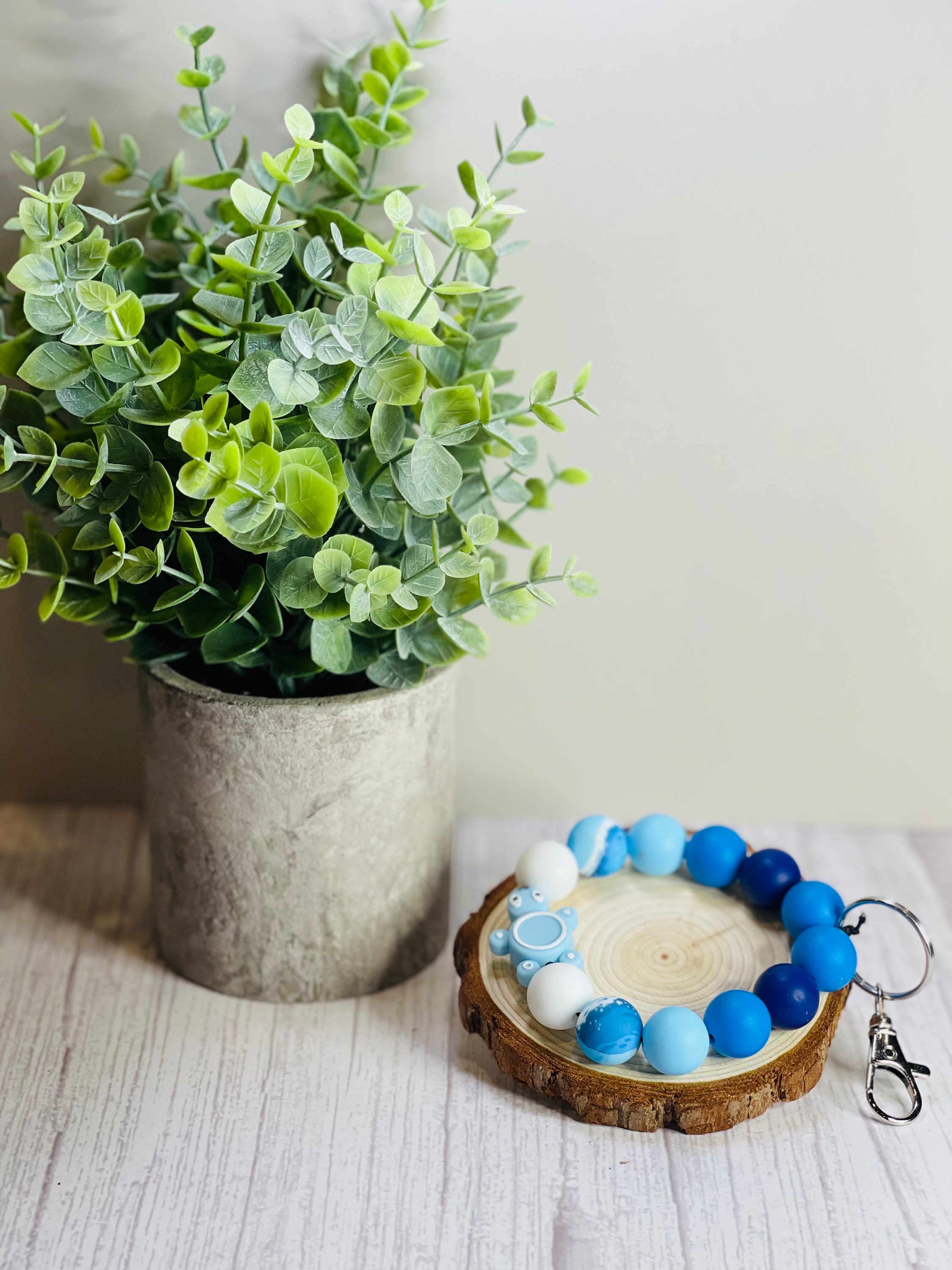 Handmade Beaded Wristlet Keychain with Sea Turtle - Nature Lover Gift - Thumbnail 4