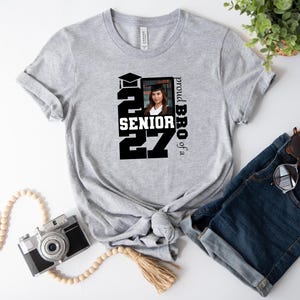 Personalized Family Graduation 2027 Shirt: Proud Family Photo afbeelding 4