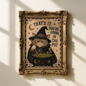 Wandbild mit mürrischer Hexenkatze | „Das war’s, du kommst in den Topf“-Druck | Gestickte Halloween-Katzendeko | Lustiger Hexen-Küchendruck