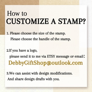 Pu&ograve; includere: Un'immagine di testo con istruzioni su come personalizzare un timbro. L'immagine include l'indirizzo email DebbyGiftShop@outlook.com per contattare il venditore.