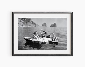 Kilimand Wright, Fotografie Drucke, Frauen essen Spaghetti, Capri Italien, schwarz-weiße Retro Wandkunst, Fotokunstdruck in Museumsqualität