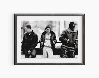 Cartel de la película La Haine, Affiche de la película en blanco y negro, escena icónica de la película, personajes de Vinz Said Hubert, película La Haine, impresión de calidad del museo