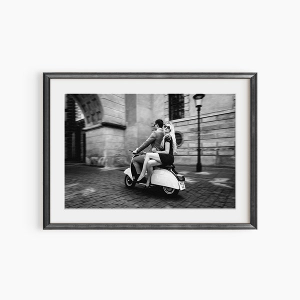 Impression couple sur Vespa, tirages photographiques, photo de fille Vespa, impression noir et blanc, affiche de scooter Vespa, impression d'art photo de qualité musée