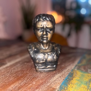 Vintage Roman Bust Statue – Small Bronze-Style Sculpture – Classical Decor Accent