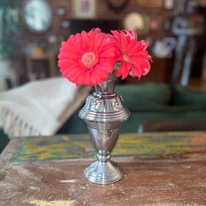 Vaso vintage in metallo grigio cromato, placcato argento