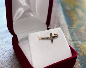 Vintage 10k Yellow Gold Ring: Gothic Cross Ring, Size 4