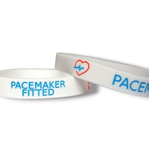 2x PACEMAKER PASSENDE Medizinische Alarmarmbänder Herz-Krankheitsbewusstseinssilikon-Notfall-Erste-Hilfe-Armband-Armband