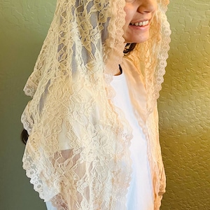 Beige Stretch Lace Triangle Chapel Veil