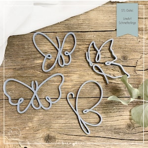 Könnte beinhalten: Vier graue Drahtrahmen-Schmetterlingsdesigns sind auf einer rustikalen Holzoberfläche angeordnet. Die Schmetterlinge variieren in Form und Größe, mit zarten Linien, die ihre Flügel und Körper bilden. Der Text "STL-Datei: LineArt Schmetterlinge" ist enthalten.