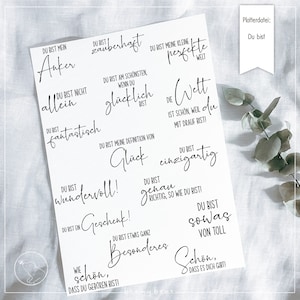 Może przedstawiać: Zestaw 12 drukowanych naklejek cyfrowych z pozytywnymi afirmacjami w języku niemieckim. Naklejki mają czarny tekst na białym tle. Tekst zawiera takie zwroty jak "Du bist mein Anker" i "Du bist etwas ganz Besonderes".