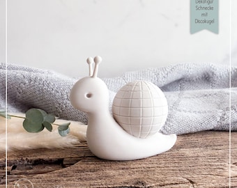 STL file decorative snail with disco ball party
