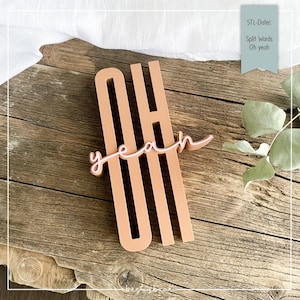 Puede incluir: Un letrero de madera color melocotón con las palabras "OH yeah" en una fuente juguetona. Las letras son gruesas y cuadradas, con un contorno blanco en la palabra "yeah". El letrero está sobre un fondo de madera rústica.