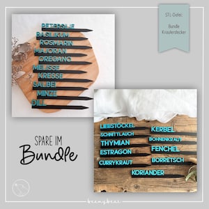 Könnte beinhalten: Schwarze Kräutergartenmarker mit türkisfarbener Schrift, die Namen wie Basilikum, Rosmarin und Dill anzeigen. Das Bild enthält ein Holzschneidebrett und eine rustikale Holzoberfläche mit dem Text "Spare im Bundle".