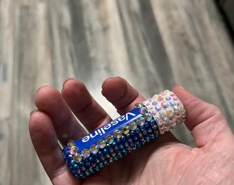 ブリンギングド ロージーまたはオリジナル ヴァセリン インテンシブ ケア リップバーム