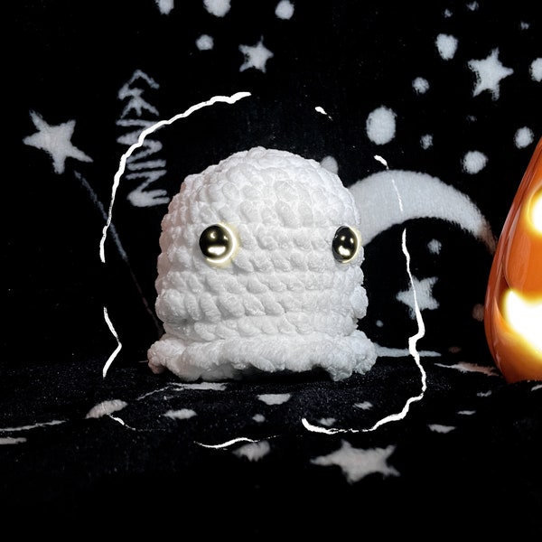 Cute little Amigurumi Ghost for your cuddly needs at night