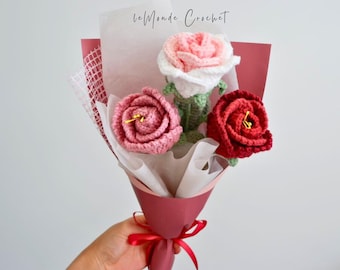 Gehäkelter Rosenstrauß: Handgemachtes Blumenarrangement aus Milch-Baumwollgarn - Geschenkfertig