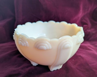 Tigela vintage Aladdin Alacite com pé em vidro urânio, da Aladdin Mantle Lamp Company.