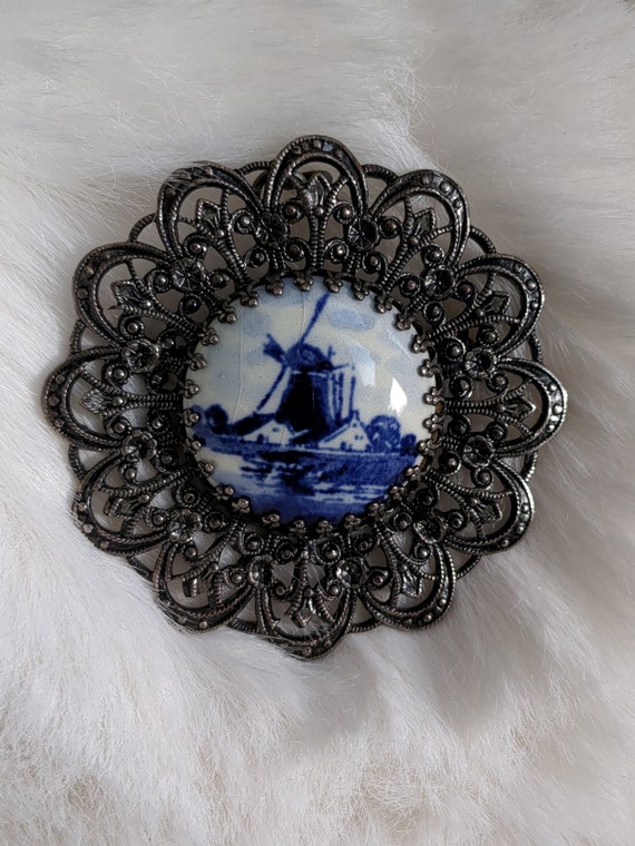 Windmill porcelain and silver vintage pendant broo