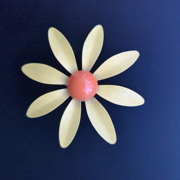 Yellow daisy brooch pin