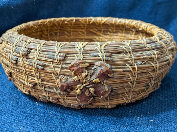 Vintage Hand Woven Pine Needle basket, 8 x 7 x 2.5 inches