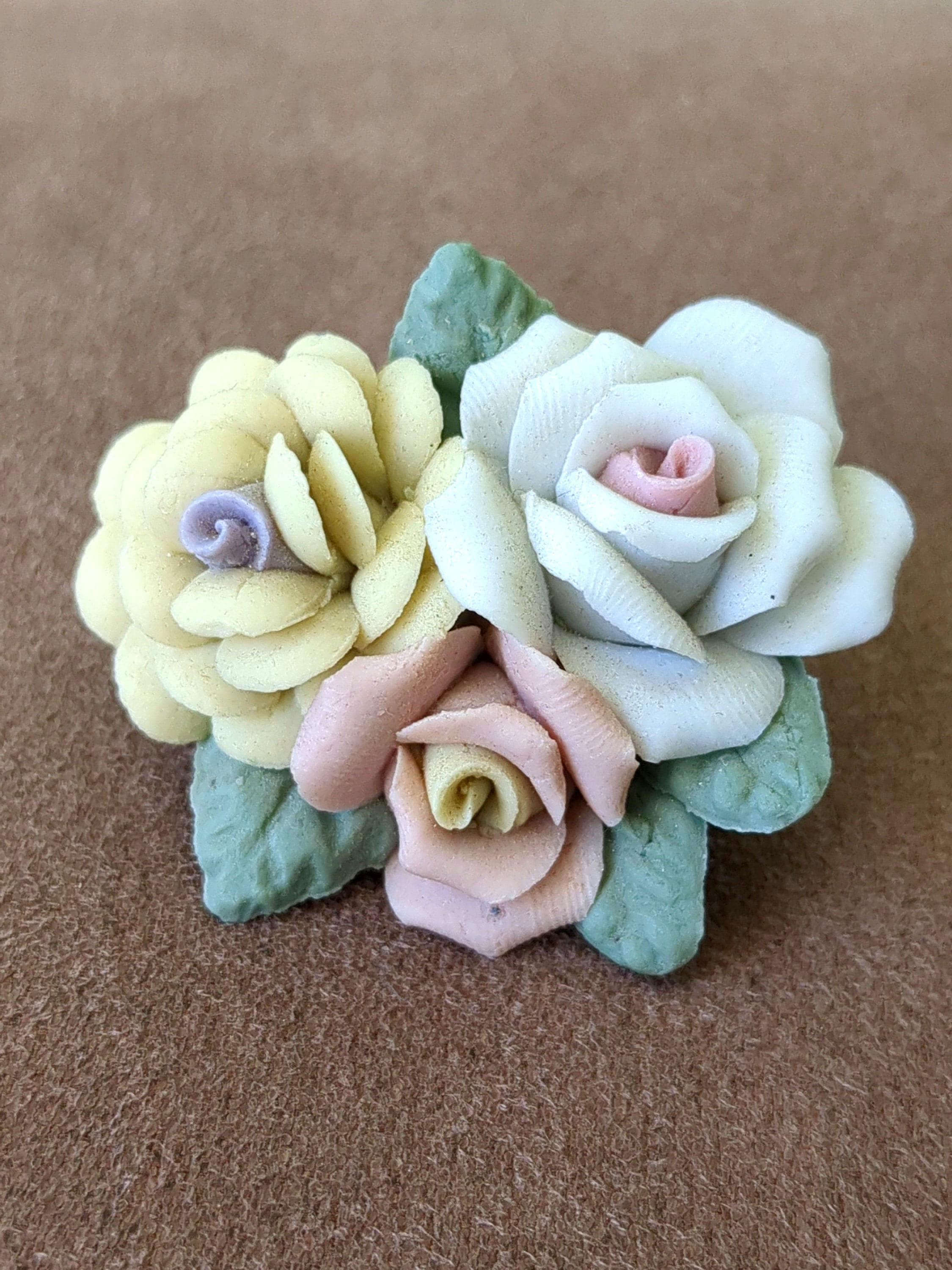 80年代の陶器のバラのブローチピン - Etsy 日本