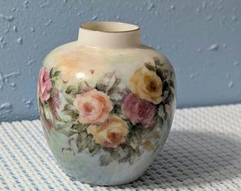 Jarrón antiguo de porcelana de 6,35 cm (2,5 pulgadas) con rosas pintadas a mano, estampado y firmado.