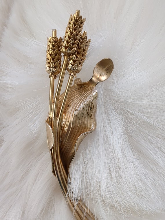 Gold tone vintage wheat brooch pin. - image 1