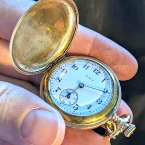 K18刻印あり　彫刻入り懐中時計用フォブ 約20mm角 在庫処分 激安 K18刻印あり 彫刻入り懐中時計用フォブ 約20mm角