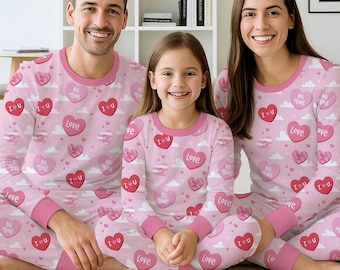 Pijama de San Valentín con corazón de conversación / Pijamas familiares a juego para hombres, mujeres y niños / Ropa de dormir con un bonito amor / V1120