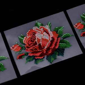 刺繍用サーマルステッカー 赤いバラの花 刺繍ステンシルパッチ 衣服装飾 クロスステッチやビーズ細工用の刺繍ステッカー