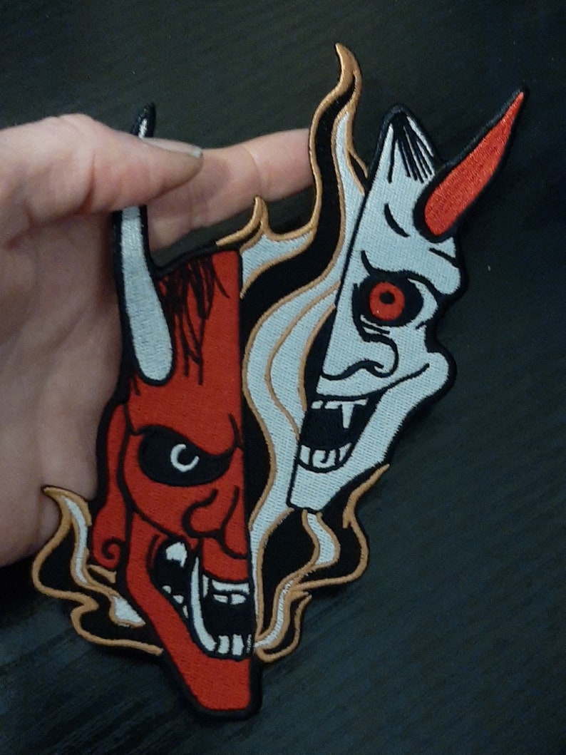 Illustration Vectorielle Masque Hannya Masque Japonais Démon Oni Avec Serpent | Vecteur Premium