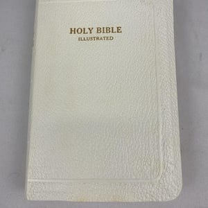 1950s Holy Bible Illustrated  Old And New Testaments Self-pronouncing Edition