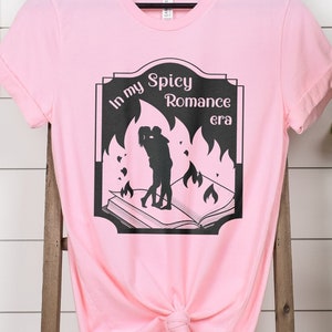 Spicy Romance Era T-Shirt, Romance Reader T-Shirt, würziges Buch-Liebhaber-Shirt, Leseschmutz, Bücherwurm, Romance-Liebhaber, Bücherwurm, Romancelandia