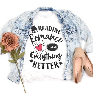 Lese Romanze T-Shirt (schwarzer Text), Romanze Leser-T-Shirt, würziges Buch-Liebhaber-Shirt, Leseschmutz, Bücherwurm, BookTok-T-Shirt, Bücherwurm, Steamy