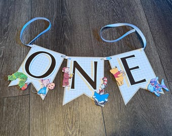 Banner de silla alta con tema de libro de cuentos UNA