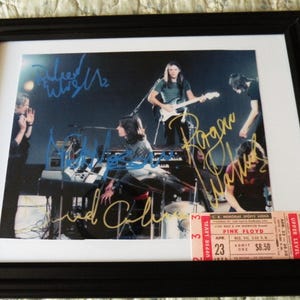 Pink Floyd en un marco de cristal de calidad, con autógrafo, foto y reproducción de entrada firmada por la legendaria banda de rock