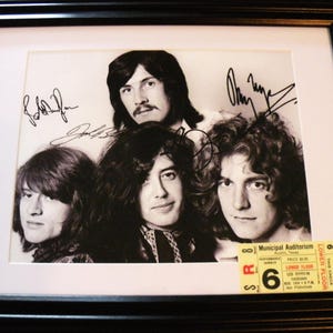 Led Zeppelin Band in Qualität Glasrahmen, Autogramm, Foto und Ticket Reproduktion Signiert von der Legendären Rock band