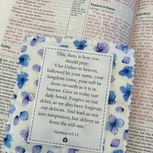 Trapunta tascabile con preghiera / Matteo 6:9-13 / Croce in legno o plastica / Poesia con preghiera stampata / Biglietto di preghiera / Fatto a mano / Regalo / Versetto della Bibbia