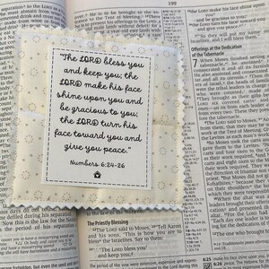 Trapunta tascabile con preghiera / Numeri 6:24-26 / Croce in legno o plastica / Poesia con preghiera stampata / Biglietto di preghiera / Fatto a mano / Regalo / Versetto della Bibbia