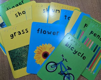 Juego de memoria accesible para niños ciegos y videntes: Primeras palabras en braille