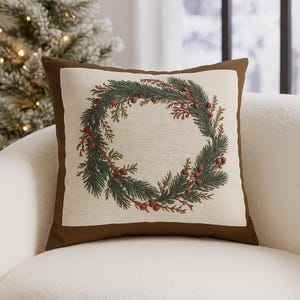 Funda de cojín con diseño de corona navideña: Cojín decorativo navideño de ante sintético en color burdeos y verde