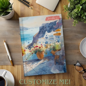 Diario di viaggio personalizzato in Grecia Quaderno con scena di Santorini personalizzato Diario di viaggio a righe da 150 pagine Regalo per viaggiatori e amanti del Mediterraneo