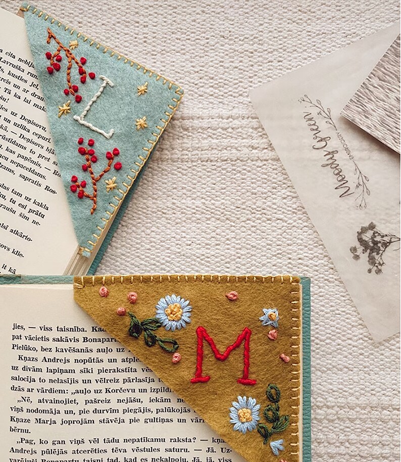 Personalized Embroidered Corner Bookmark for Her, A to Z Letters Handmade Bookmark Gift for Book Lovers, Four Seasons Party Favors, Mom Gift zdjęcie 8