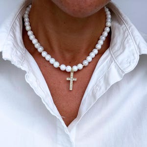 Gepersonaliseerde parelketting met bedel | Sierlijke parelketting | Gepersonaliseerde sieraden | Hart, kruis, brief, Davidster, verjaardagscadeau