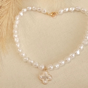 Handmade Pearl Choker Necklace: Gold Clover Pendant, Freshwater Pearls