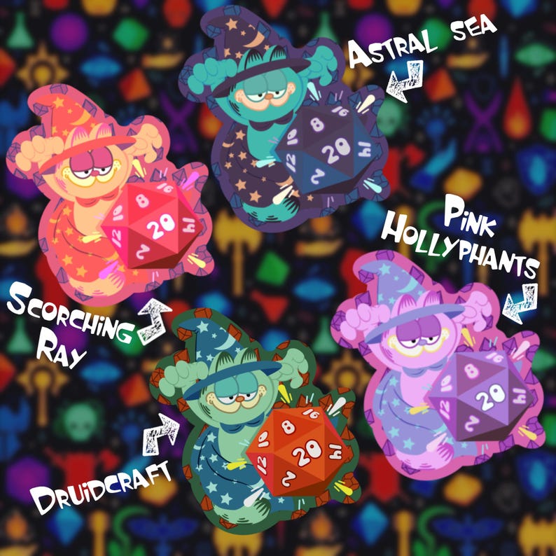 K&ouml;nnte beinhalten: Vier farbige Aufkleber mit einer Comic-Katze, die einen Zaubererhut tr&auml;gt und einen 20-seitigen W&uuml;rfel h&auml;lt. Die Aufkleber sind mit "Scorching Ray", "Druidcraft", "Astral Sea" und "Pink Hollyphants" beschriftet.