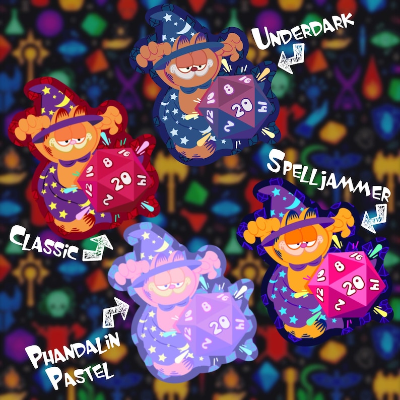 K&ouml;nnte beinhalten: Vier verschiedene Farbvarianten eines Garfield-Zeichentrickcharakters, der als Zauberer verkleidet ist und einen 20-seitigen W&uuml;rfel h&auml;lt. Die Farben sind klassisch, Underdark, Spelljammer und Phandalin-Pastell.