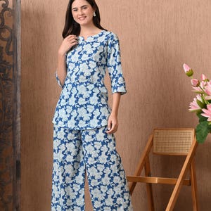 Katoenen combi-set met blauwe bloemenprint voor dames - stijlvolle Kurta met palazzobroek met inkeping - Indiase loungeset - cadeau voor haar