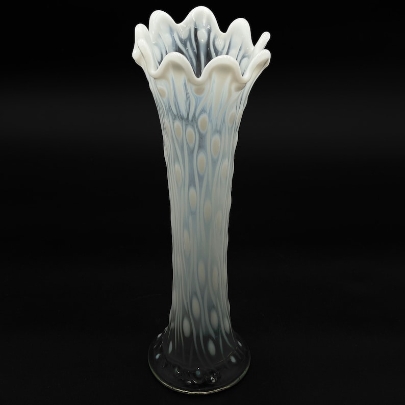 Vase Northwood Antique blanc opalescent, tronc d'arbre, verre basculé, début des années 1900 image 1